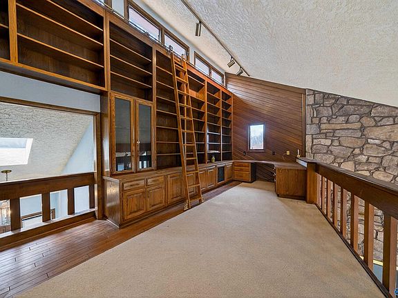 4th image of 161 Stoneway Trl
