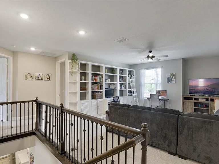 8414 Vivaro Isle Way — Photo 22