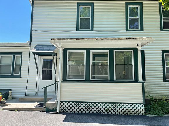 Access to the 2nd floor Apartment