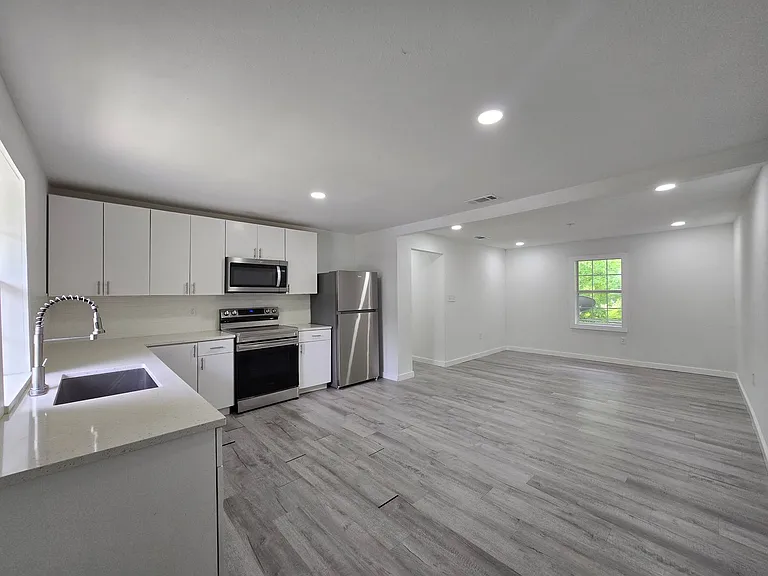 202 Marston Ave — Photo 3