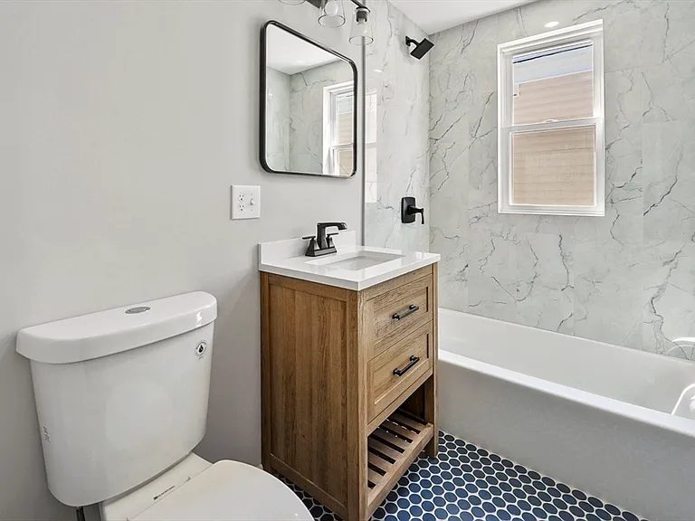 18 Lyon St #3 — Photo 17