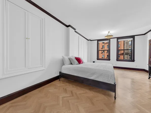 749 West End Avenue image 5 of 10