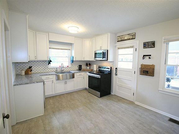 5th image of 53 Mimosa Dr