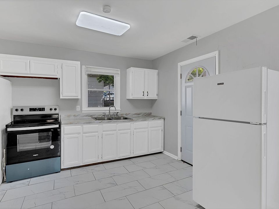 1st image of 2067 Bessie St