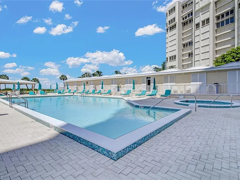 4041 Gulf Shore Blvd N #7 — Photo 31