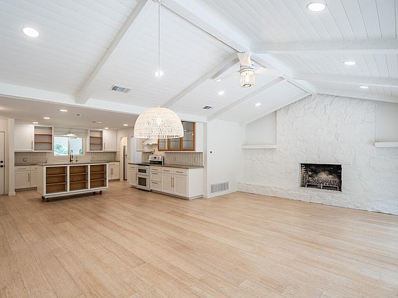 5th image of 2404 Monte Carlo Dr