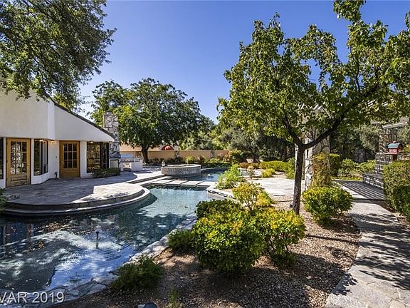 5th image of 10 Quail Hollow Dr