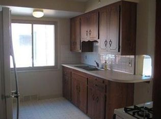 15520 Greenway Rd, Cleveland, OH 44111