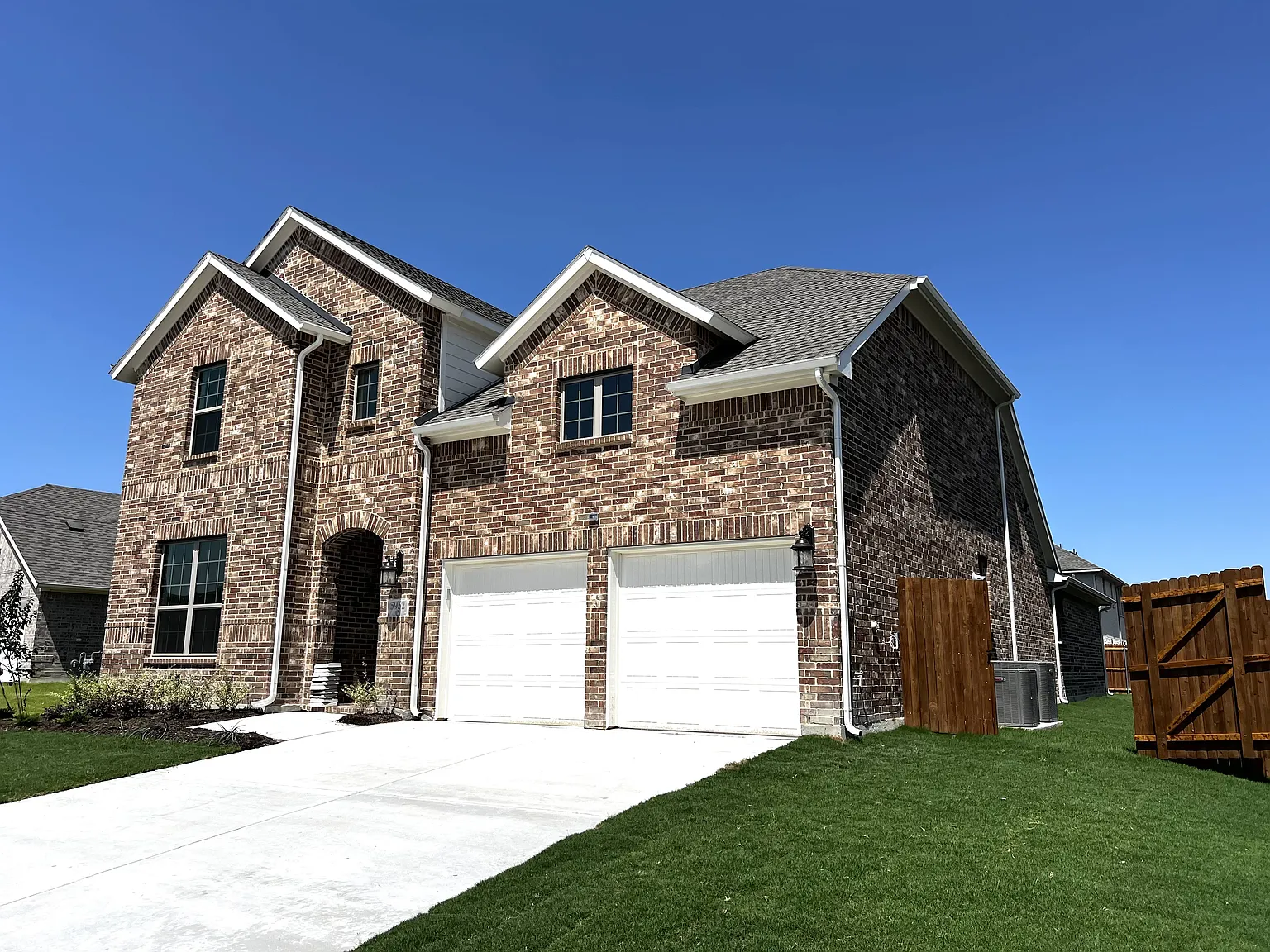 4 bed, 3290 sqft, $3,100 — Photo 3