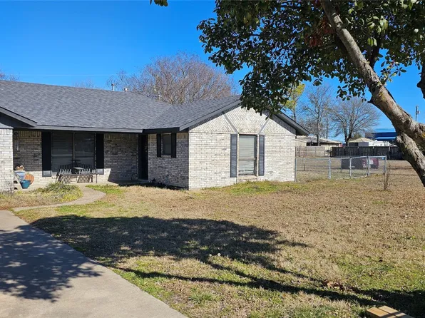 308 E Cottonwood St, Leonard, TX 75452