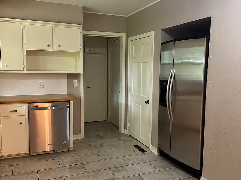 9817 Chesterton Pl — Photo 3