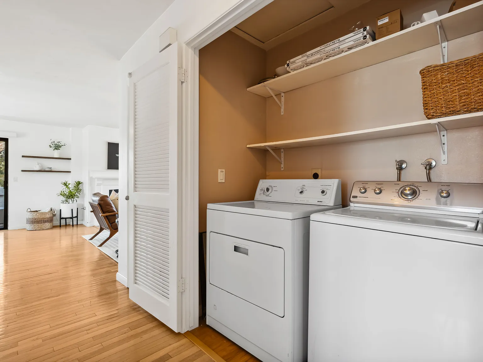 2 bed, 2.0 bath, 1135 sqft, $4,499 — Photo 3