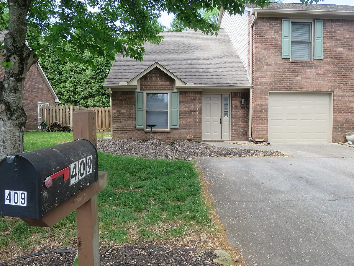 Building Photo - 409 Eagle Brook Dr