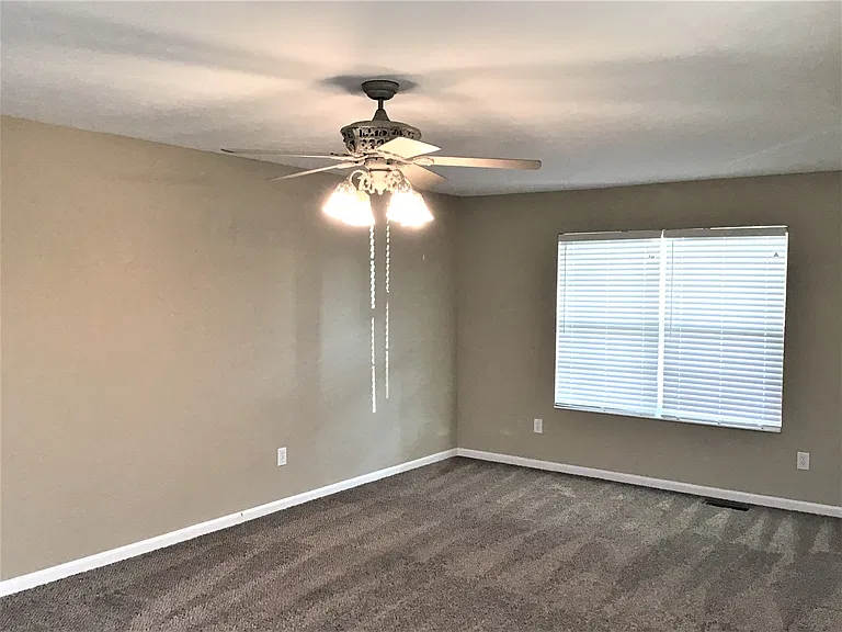 233 Saddle Creek Ln — Photo 5