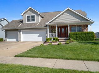 24 Rosewood Ct, Bloomington, IL 61704