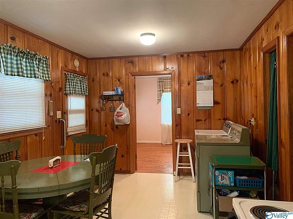 3rd image of 610 Magnolia Ave