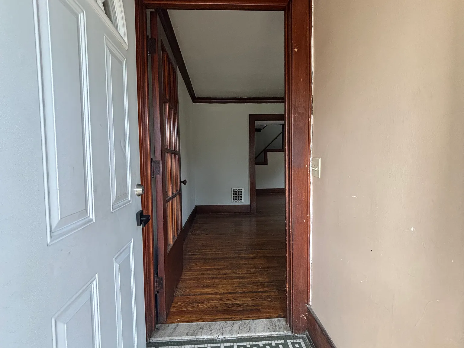 3 bed, 1300 sqft, $1,800 — Photo 1