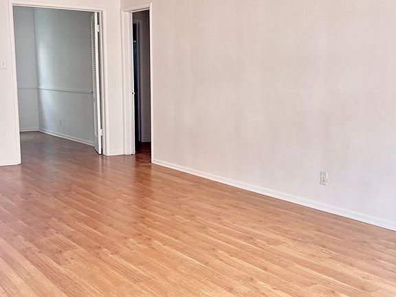 3rd image of 200 S Sycamore Ave APT 6