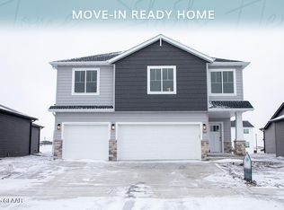 366 Wren Dr, Grand Forks, ND 58201