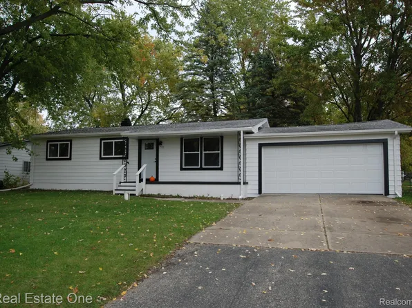 1437 S Genevieve St, Burton, MI 48509