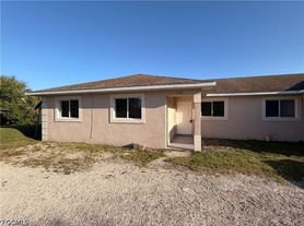 762 Gallo Ave, Lehigh Acres, FL