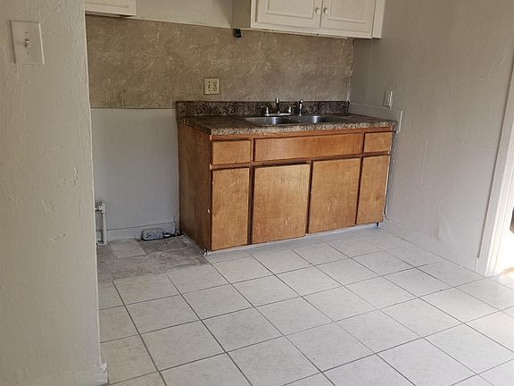 5th image of 229 16th Ave W