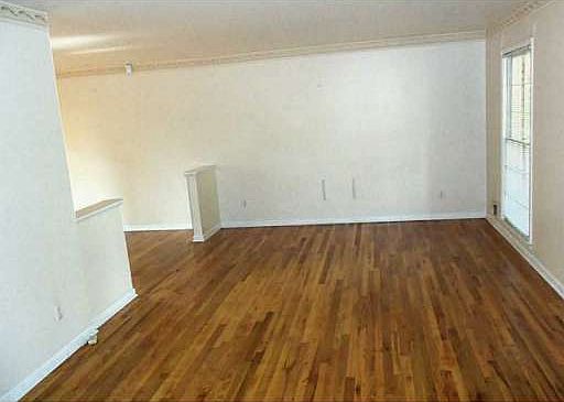 3rd image of 561 Favorwood Dr SW