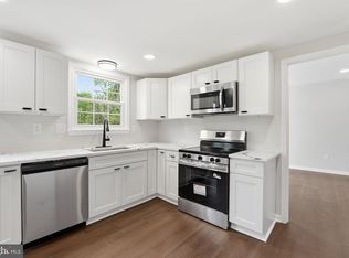 735 Palmer Dr, Herndon, VA