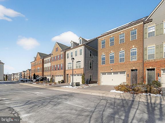 3rd image of 2914 Middleham Ct