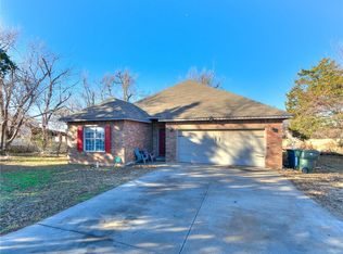 215 Grandview Rd, Midwest City, OK 73130