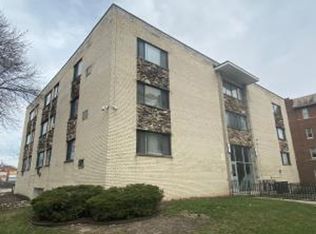917 N 26th St APT 401, Milwaukee, WI 53233