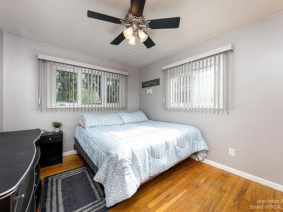3rd image of 32331 Grandview Ave
