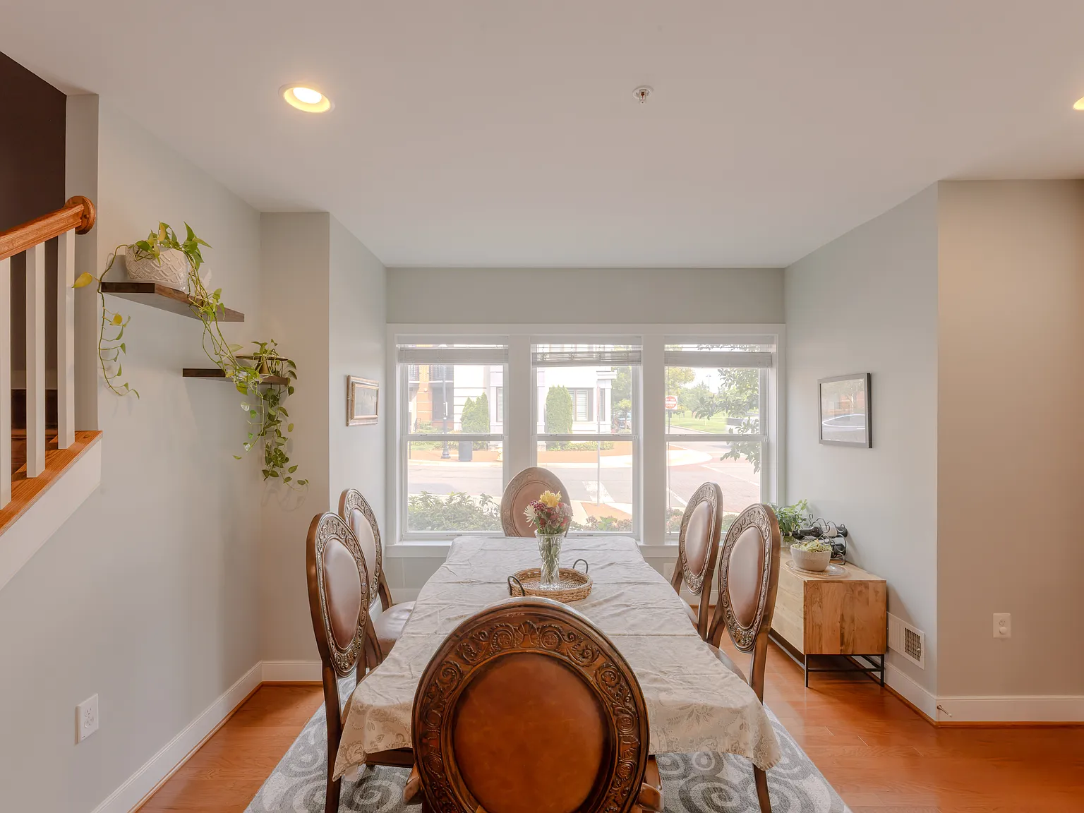 3 bed, 2.5 bath, 2051 sqft, $4,850 — Photo 4