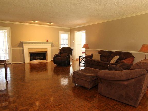 3rd image of 1801 Napier Dr