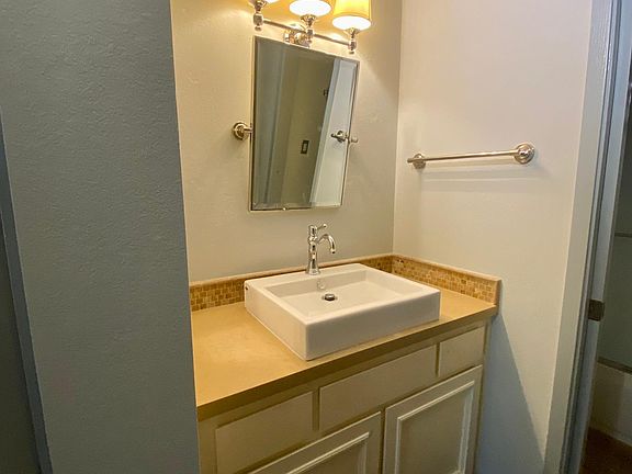3rd image of 556 Seaver Dr