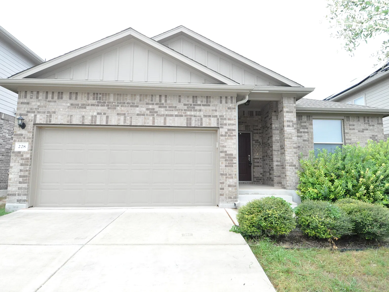 4 bed, 2089 sqft, $2,100 — Photo 2