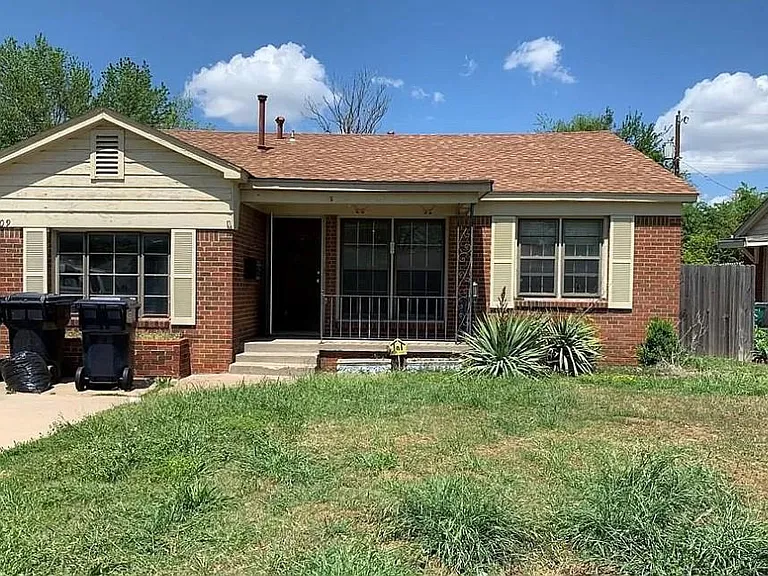 3909 NW 16th St — Photo 1