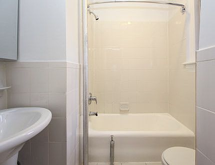 5th image of 3756 80th St APT 5E