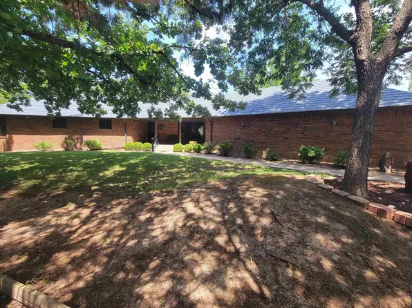 160 S Estates Dr, Salina, KS 67401