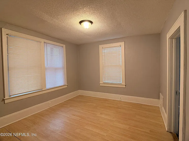 511 Ivy St — Photo 8