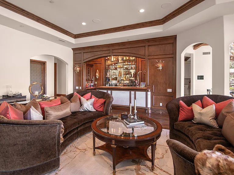 4358 Cresthaven Dr — Photo 17