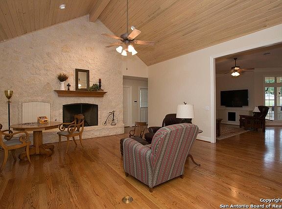 3rd image of 9267 Fox Briar Ln