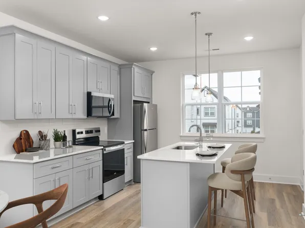 700 N Dupont Ave #113, Madison, TN 37115