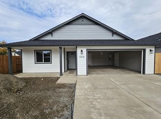 1858 Ingram Ln, Medford, OR 97501