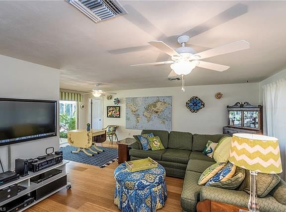 3rd image of 385 Parkway Ct