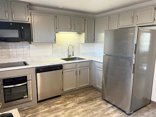 2 bed, 800 sqft, $1,645 — Photo 2