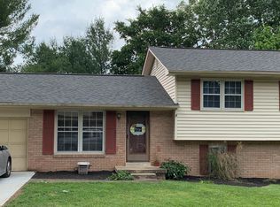 130 Bourbon Hills Dr, Paris, KY 40361