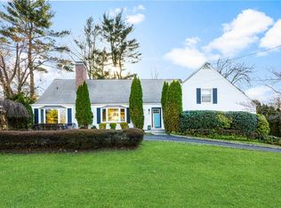 21 Hillandale Dr, New Rochelle, NY 10804