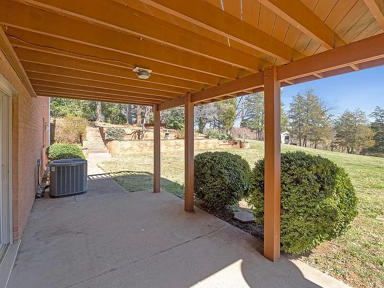 104 Cherokee Ct — Photo 5