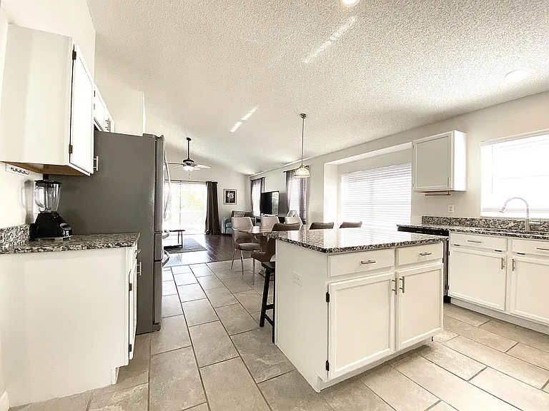 625 Rochester Loop — Photo 7